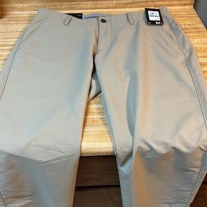 Under Armour Mens golf pants 36x32 Khaki color tapered fit